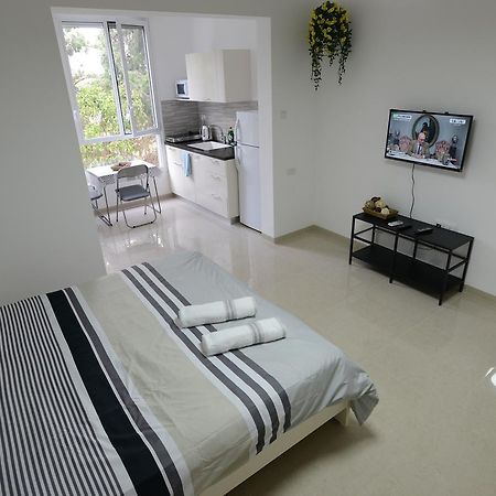 Olga Beach Apartment 28 Haifa Exterior photo